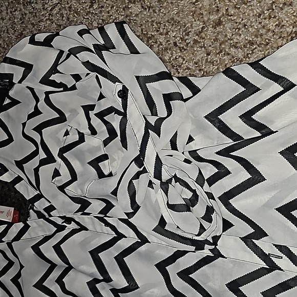 🎯Cheveron Blouse 🎯5 For $25🎯 - Picture 3 of 9